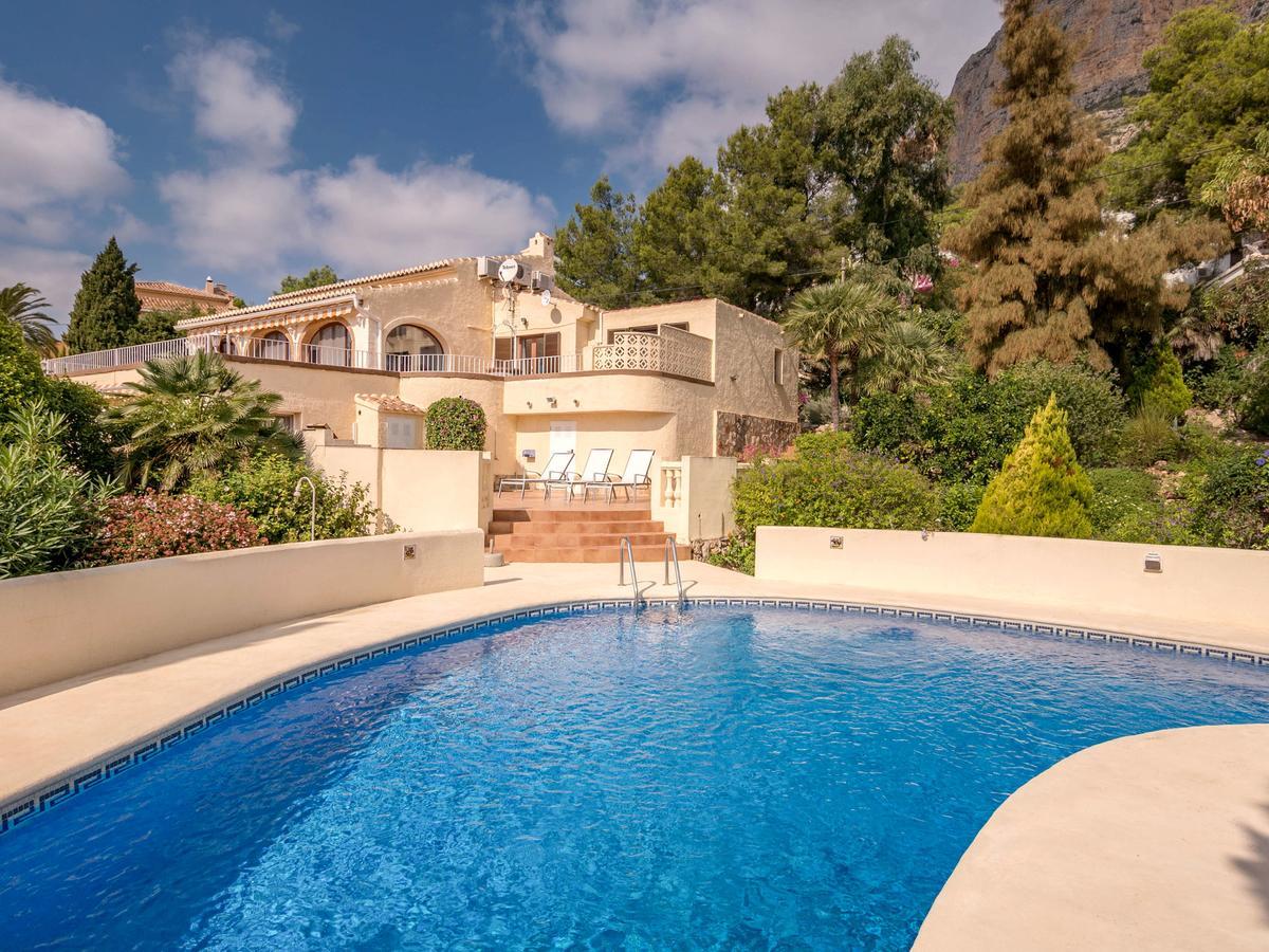 Villa With Unique Location, Private Swimming Pool, Terraces, Views Of *